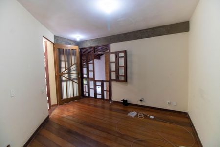 Casa à venda com 1100m², 4 quartos e sem vaga Casa à venda com 1100m², 4 quartos e sem vagaHall