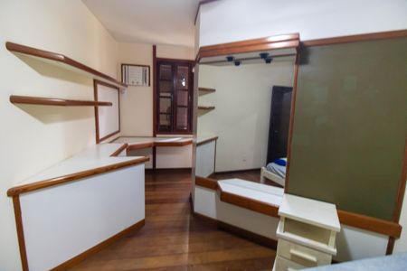 Casa à venda com 1100m², 4 quartos e sem vaga Casa à venda com 1100m², 4 quartos e sem vagaSuíte 1