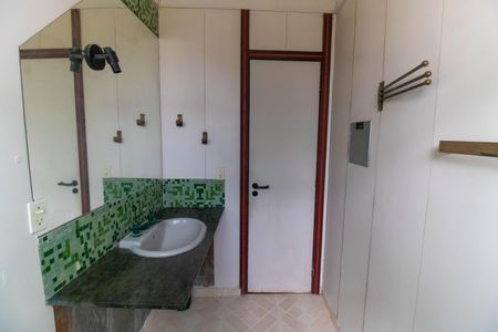 Casa à venda com 1100m², 4 quartos e sem vaga Casa à venda com 1100m², 4 quartos e sem vagaBanheiro Social