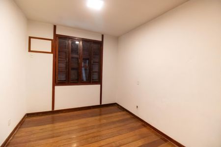 Casa à venda com 1100m², 4 quartos e sem vaga Casa à venda com 1100m², 4 quartos e sem vagaQuarto 2