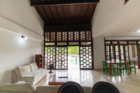 Casa à venda com 1100m², 4 quartos e sem vaga Casa à venda com 1100m², 4 quartos e sem vagaSala
