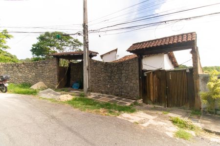 Casa à venda com 1100m², 4 quartos e sem vaga Casa à venda com 1100m², 4 quartos e sem vagaFachada