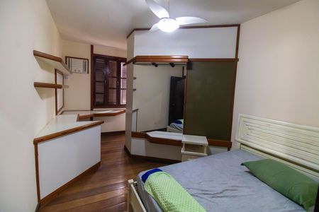 Casa à venda com 1100m², 4 quartos e sem vaga Casa à venda com 1100m², 4 quartos e sem vagaSuíte 1