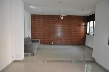 Casa à venda com 3 quartos, 500m² em Encantado, Rio de Janeiro