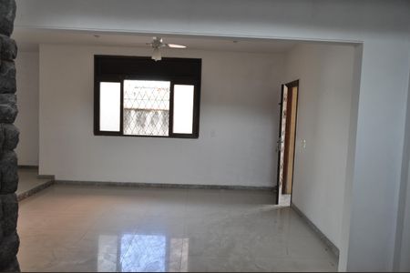 Casa à venda com 3 quartos, 500m² em Encantado, Rio de Janeiro