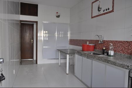 Casa à venda com 3 quartos, 500m² em Encantado, Rio de Janeiro