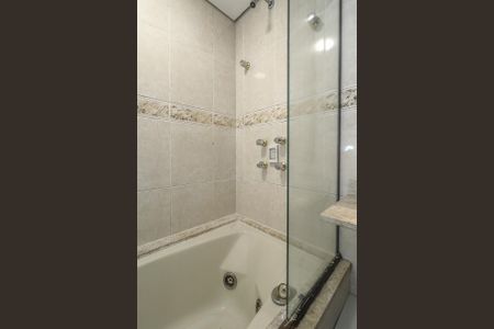 Banheiro da Suíte de apartamento para alugar com 3 quartos, 100m² em Bela Vista, Porto Alegre