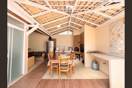 Casa de condomínio à venda com 110m², 3 quartos e 2 vagasÁrea gourmet