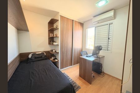Casa de condomínio à venda com 110m², 3 quartos e 2 vagasQuarto 2