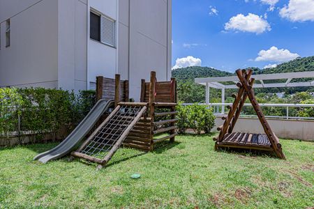 Apartamento para alugar com 100m², 4 quartos e 2 vagasÁrea comum - Playground
