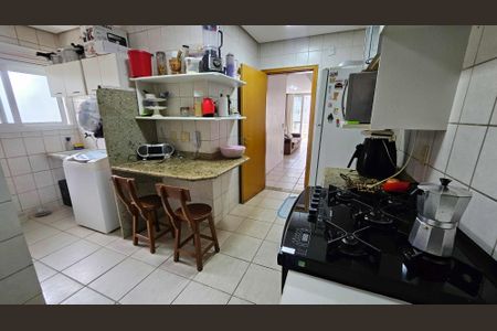 Apartamento para alugar com 3 quartos, 130m² em Setor Bueno, Goiânia