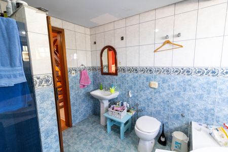 Casa à venda com 260m², 3 quartos e 3 vagasBanheiro da Suíte