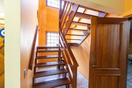 Casa à venda com 260m², 3 quartos e 3 vagasEscada