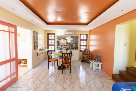 Casa à venda com 260m², 3 quartos e 3 vagasSala