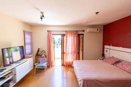 Casa à venda com 260m², 3 quartos e 3 vagasSuíte