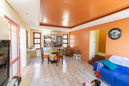 Casa à venda com 260m², 3 quartos e 3 vagasSala