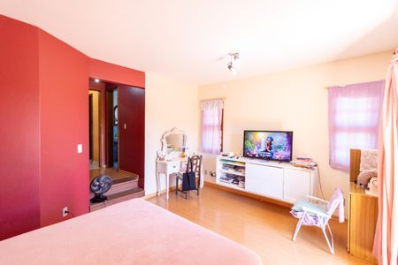 Casa à venda com 260m², 3 quartos e 3 vagasSuíte