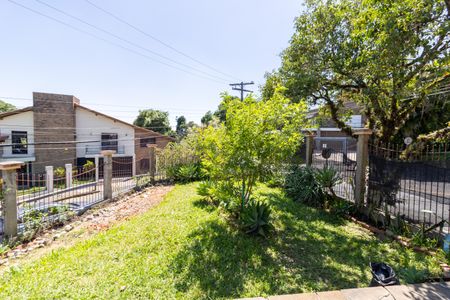 Quintal de casa à venda com 3 quartos, 260m² em Teresópolis, Porto Alegre