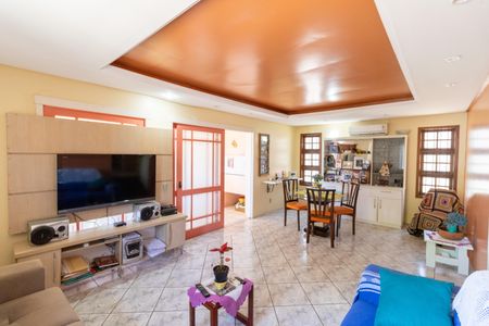 Sala de casa à venda com 3 quartos, 260m² em Teresópolis, Porto Alegre