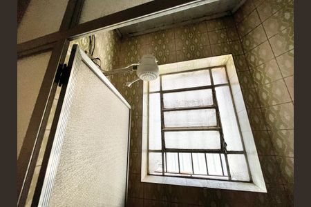 Casa à venda com 170m², 4 quartos e 2 vagasBanheiro 