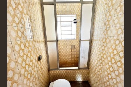 Casa à venda com 170m², 4 quartos e 2 vagasBanheiro 2