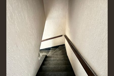 Casa à venda com 170m², 4 quartos e 2 vagasEscada