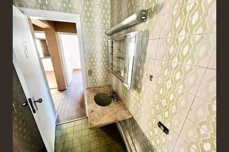 Casa à venda com 170m², 4 quartos e 2 vagasBanheiro 