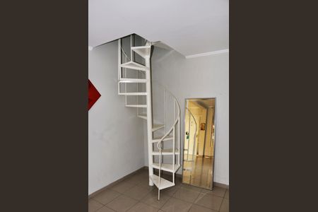 Casa para alugar com 150m², 3 quartos e 2 vagasDetalhe - Escada Quartos