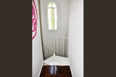 Casa para alugar com 150m², 3 quartos e 2 vagasDetalhe - Escada Quartos