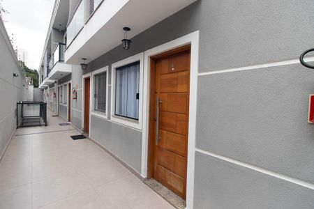 Casa de condomínio à venda com 55m², 2 quartos e 2 vagas Casa de condomínio à venda com 55m², 2 quartos e 2 vagasEntrada