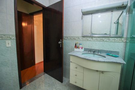 Casa à venda com 220m², 3 quartos e 3 vagasBanheiro da Suíte 1