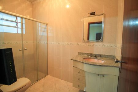 Casa à venda com 220m², 3 quartos e 3 vagasBanheiro