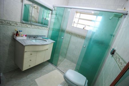 Casa à venda com 220m², 3 quartos e 3 vagasBanheiro da Suíte 1