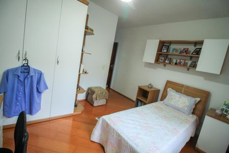 Casa à venda com 220m², 3 quartos e 3 vagasSuíte 2