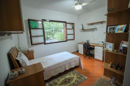 Casa à venda com 220m², 3 quartos e 3 vagasSuíte 2