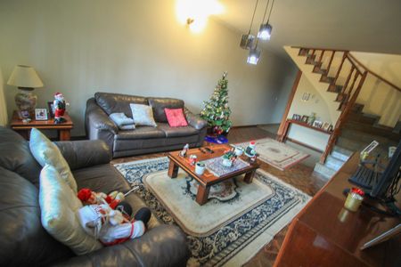 Casa à venda com 220m², 3 quartos e 3 vagasSala