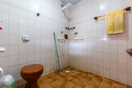 Casa à venda com 217m², 2 quartos e 2 vagasBanheiro