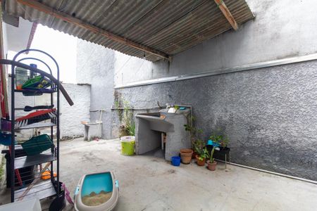 Casa à venda com 217m², 2 quartos e 2 vagasQuintal e área de serviço