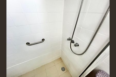 Apartamento à venda com 84m², 3 quartos e 2 vagas Apartamento à venda com 84m², 3 quartos e 2 vagasBanheiro da Suíte