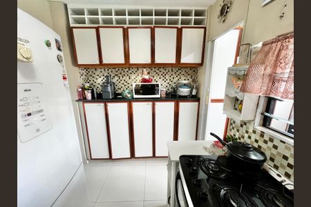 Apartamento à venda com 84m², 3 quartos e 2 vagas Apartamento à venda com 84m², 3 quartos e 2 vagasCozinha