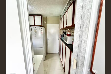 Apartamento à venda com 84m², 3 quartos e 2 vagas Apartamento à venda com 84m², 3 quartos e 2 vagasCozinha e Área de Serviço
