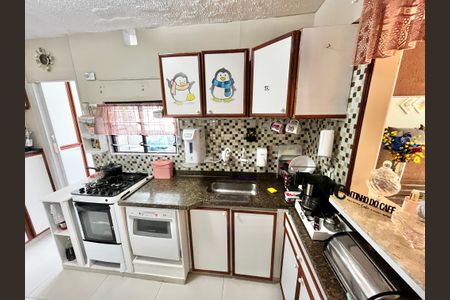 Apartamento à venda com 84m², 3 quartos e 2 vagas Apartamento à venda com 84m², 3 quartos e 2 vagasCozinha