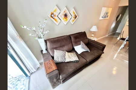 Apartamento à venda com 84m², 3 quartos e 2 vagas Apartamento à venda com 84m², 3 quartos e 2 vagasSala