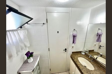 Apartamento à venda com 84m², 3 quartos e 2 vagas Apartamento à venda com 84m², 3 quartos e 2 vagasBanheiro da Suíte