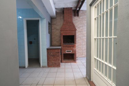 Casa para alugar com 90m², 2 quartos e 2 vagasQuintal