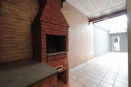 Casa para alugar com 90m², 2 quartos e 2 vagasQuintal