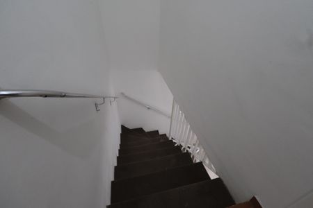 Casa para alugar com 90m², 2 quartos e 2 vagasEscada