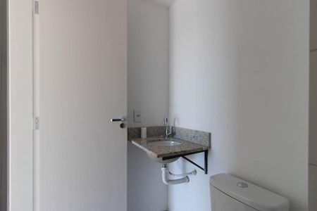 Banheiro de kitnet/studio para alugar com 1 quarto, 26m² em Vila Nilo, São Paulo