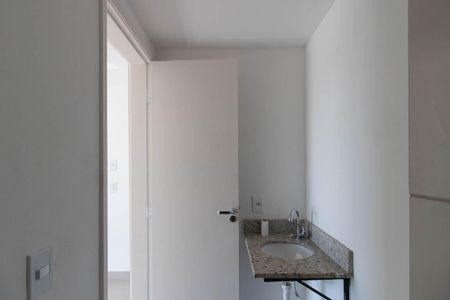 Banheiro de kitnet/studio para alugar com 1 quarto, 26m² em Vila Nilo, São Paulo
