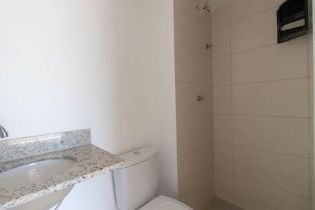 Banheiro de kitnet/studio para alugar com 1 quarto, 26m² em Vila Nilo, São Paulo